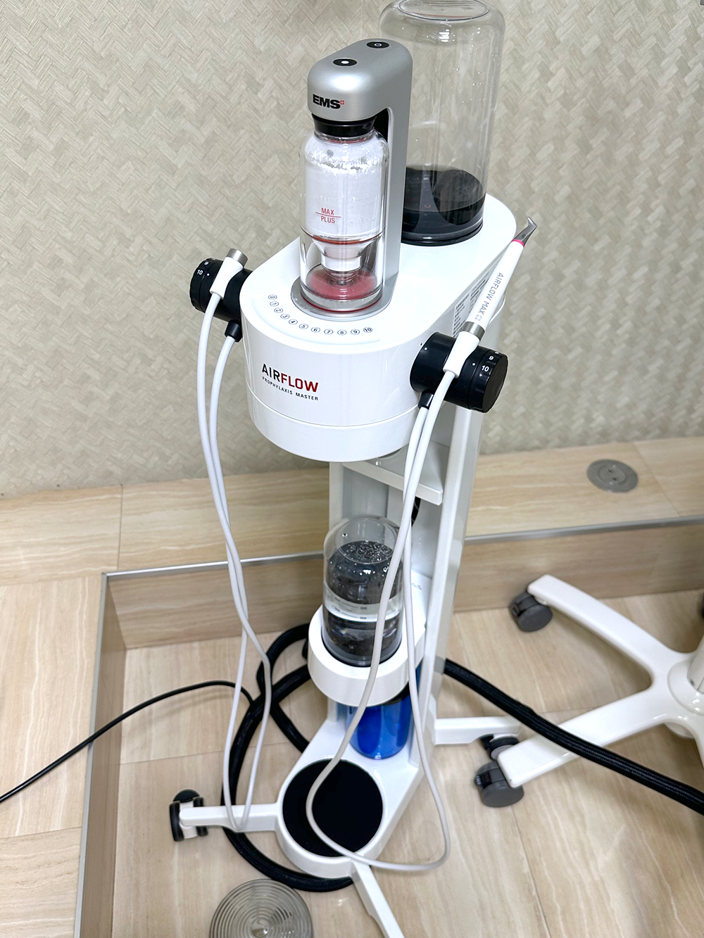 エアフローによる着色除去の様子